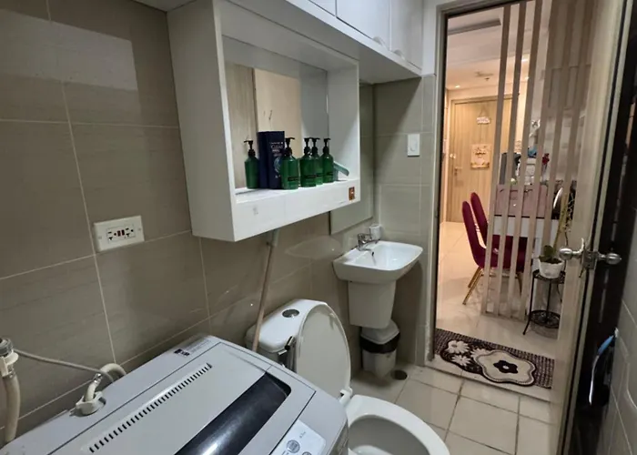 Shore By Rose Bed & Breakfast Manila
